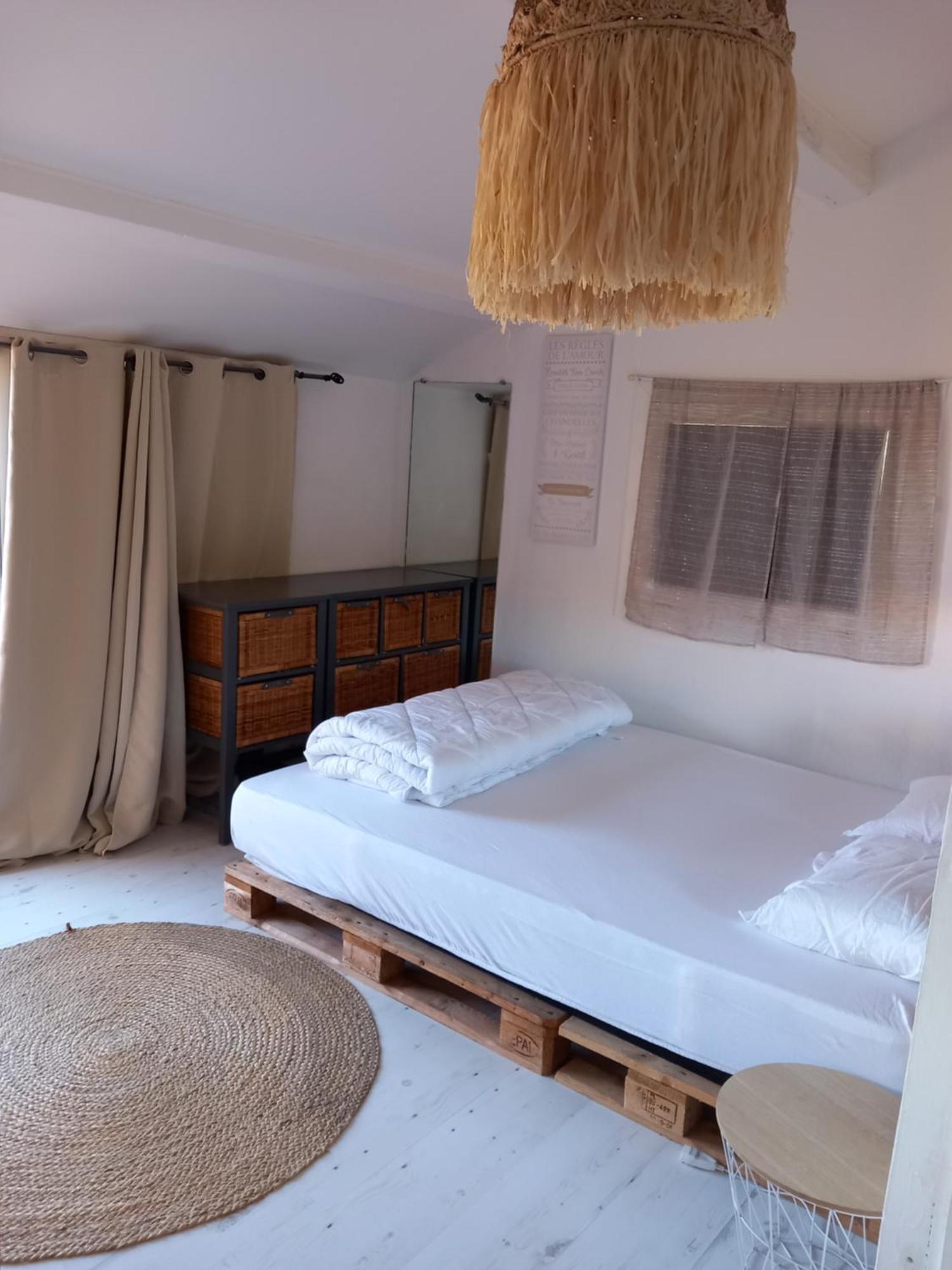 4 Avec Jacuzzi Villa *