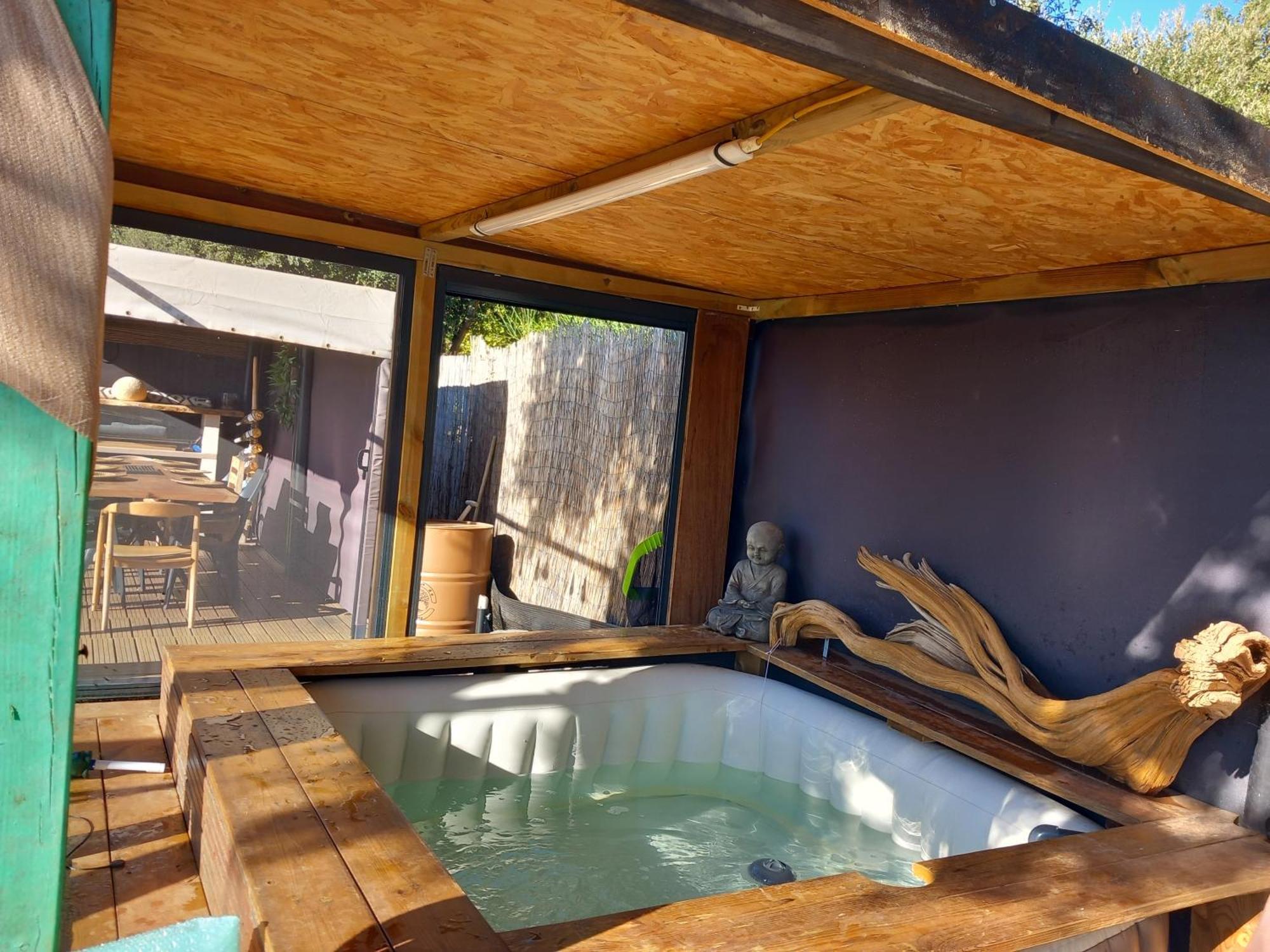 Villa 4 Avec Jacuzzi *